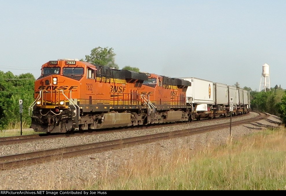 BNSF 7832 East